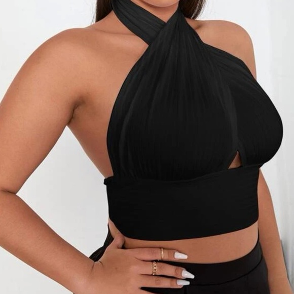 Halter Top 🖤 - Picture 3 of 5